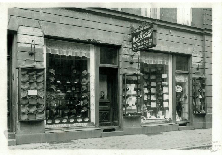 Utsidan av hattbutiken när den ägdes av Olof Åkesson